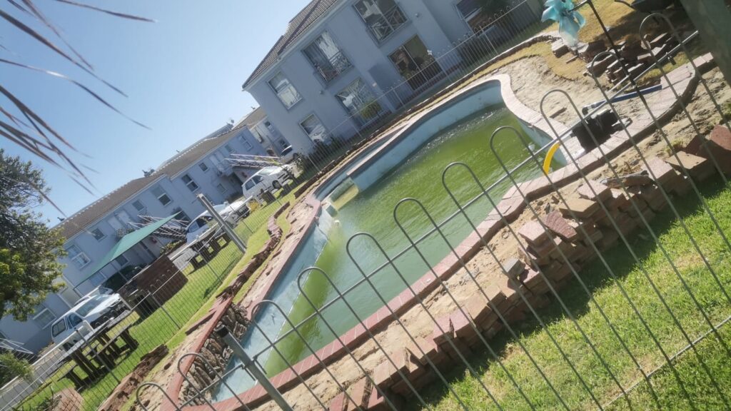 What Is a Fibreglass Pool Shell?