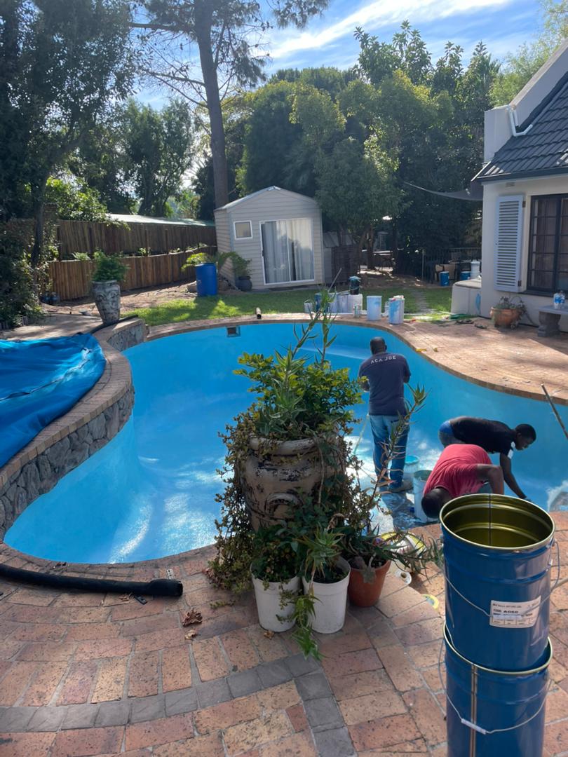 Fiberlining in Durbanville: From green, damaged pools to crystal-clear!