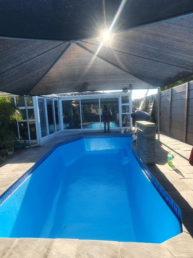 Pool Resurfacing in Brackenfell: Fixing Fiberglass Pool Bubbles the Right Way