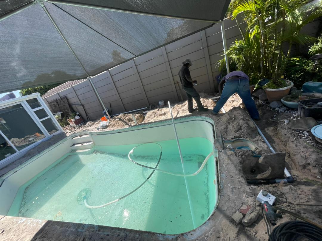 Pool Installations Cape Town | Gibbs Pools Pool installers Cape Town - fibreglass pool installation in progress