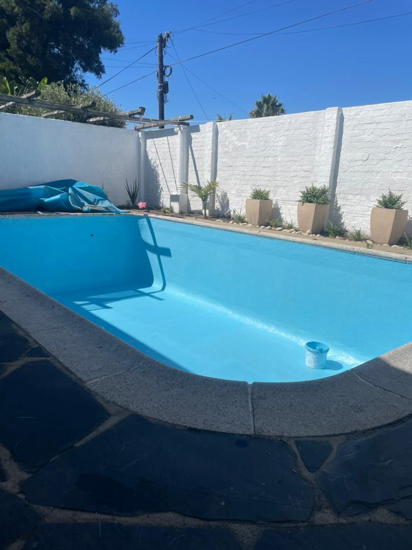 Fiberglass Pool Resurfacing in Rondebosch: Stopping Leaks & Osmosis Blisters