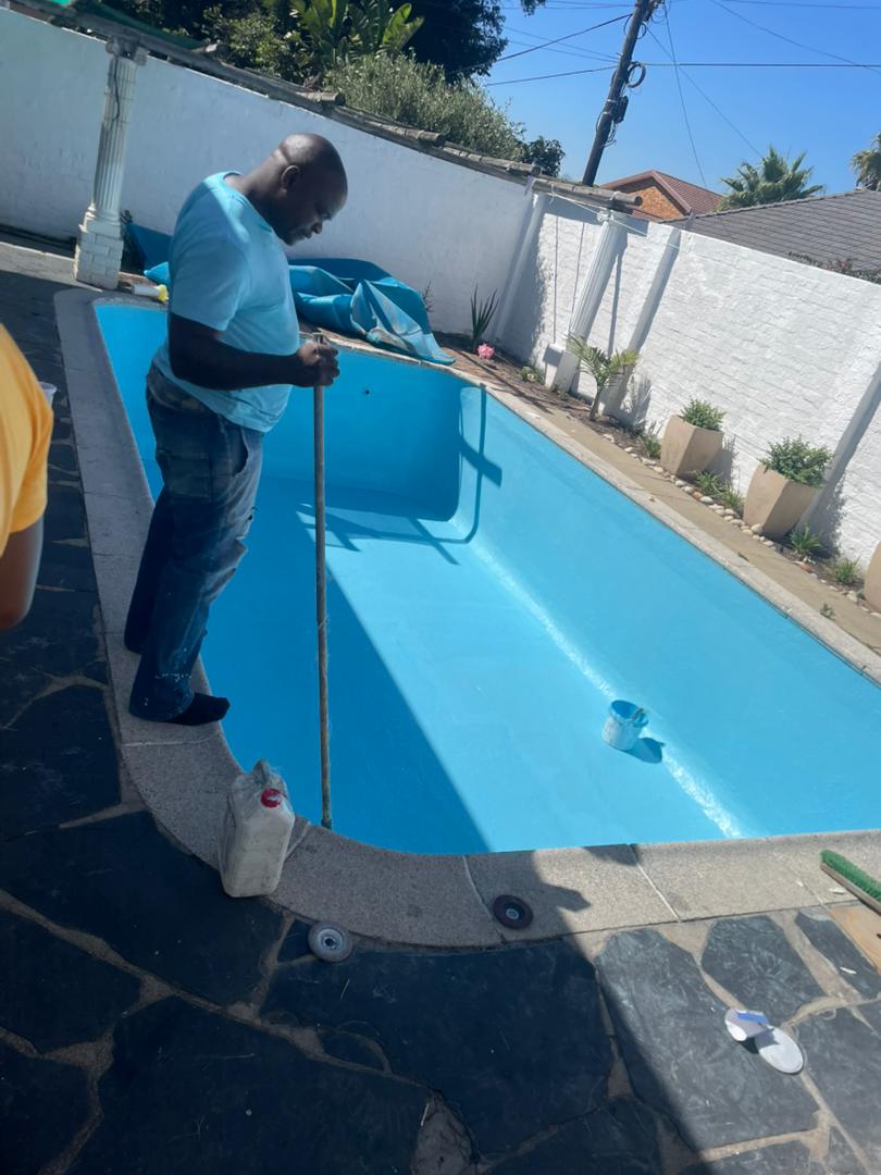 Fiberglass Pool Resurfacing in Rondebosch: Stopping Leaks & Osmosis Blisters
