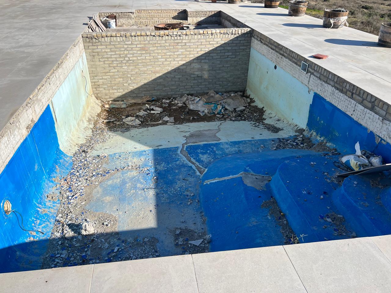 pool relining Cape Farms before — cracked blue marbelite gunite pool shell