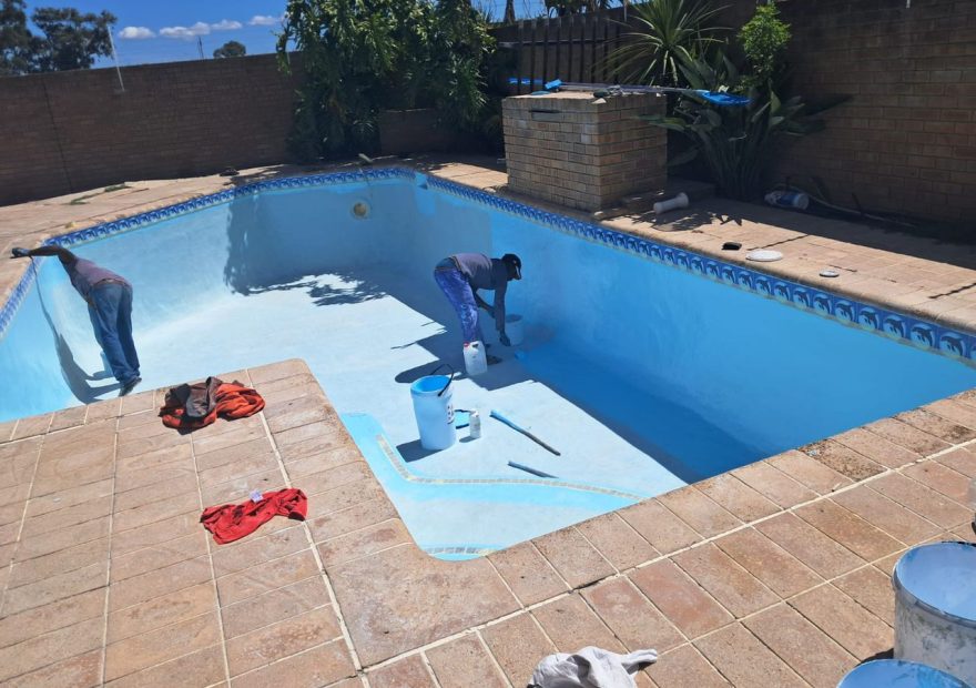 Salt Chlorinator vs Chlorine: Which Suits Your Pool | Gibbs Pools Salt Chlorinator vs Chlorine: Which Suits Your Pool - Gibbs Pools Cape Town