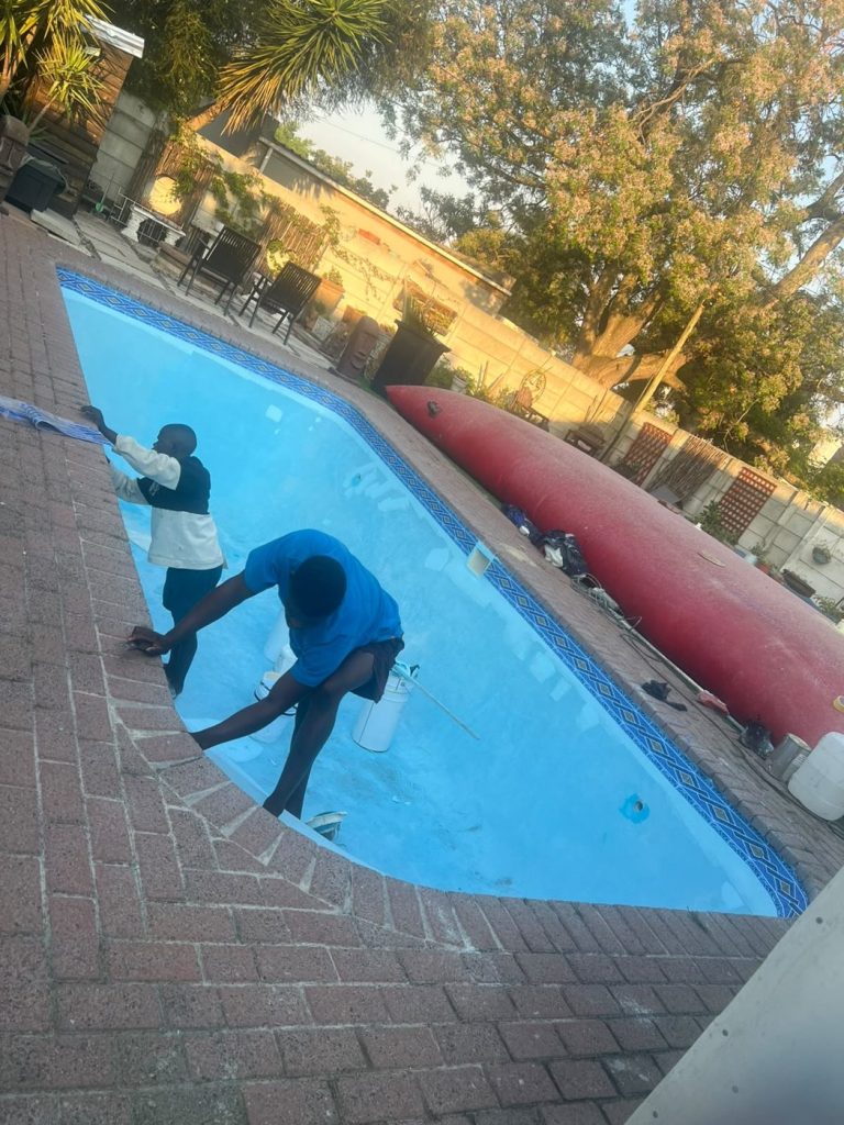 Blue gelcoat finish being applied to a relined pool in Durbanville